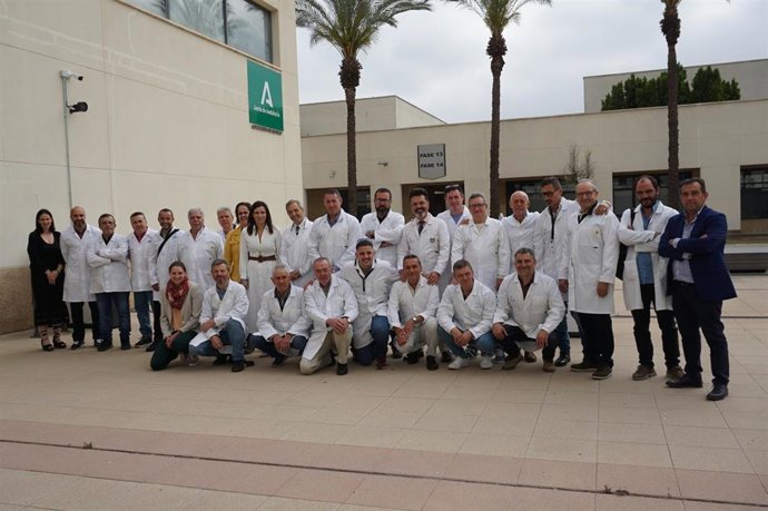 Foto de grupo de relojeros participantes en las jornadas e instituciones.