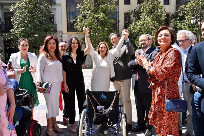 Inés Arrimadas junto a la candidata de CS a la Alcaldía de Granada, Concha Insúa.