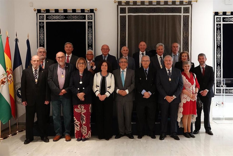 La UMA distingue a sus rectores en el 50 aniversario de su fundación