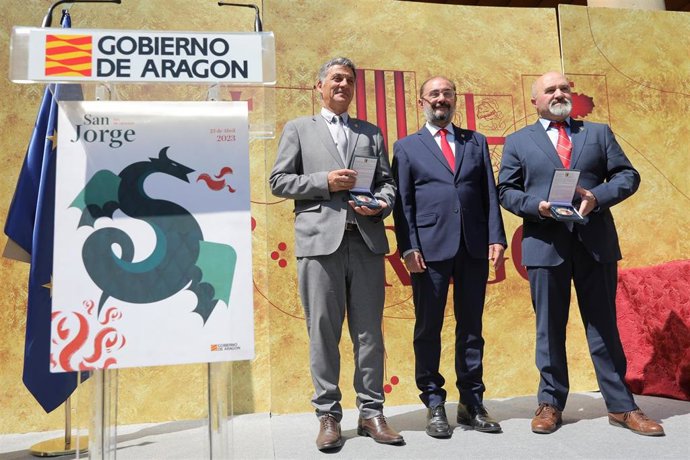 El Gobierno de Aragón celebra el Día de Aragón en Huesca, donde se han entregado las medallas al Mérito Deportivo y Social al Club Hielo Jaca y a la Alianza Agroalimentaria Aragonesa, respectivamente.