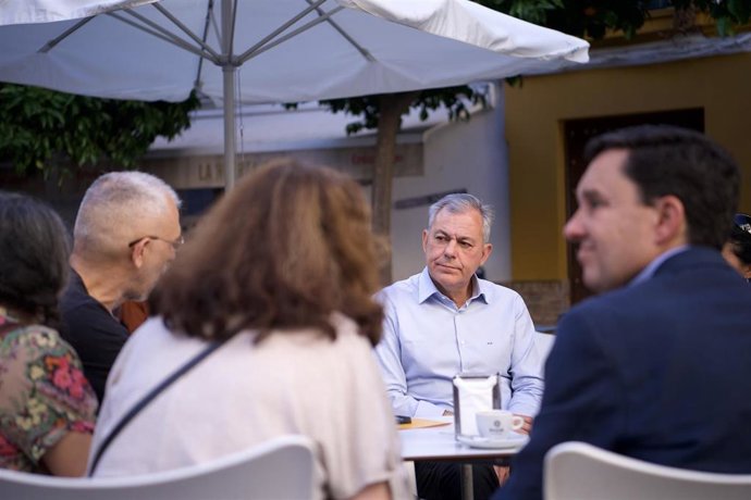 Np Y Foto Aparcamiento Jardines Del Valle