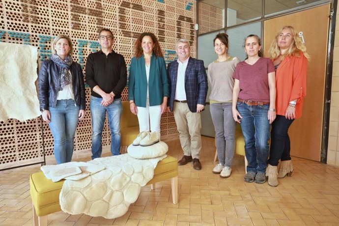 Cladera visita Es Garrover para conocer los proyectos que tiene en marcha.