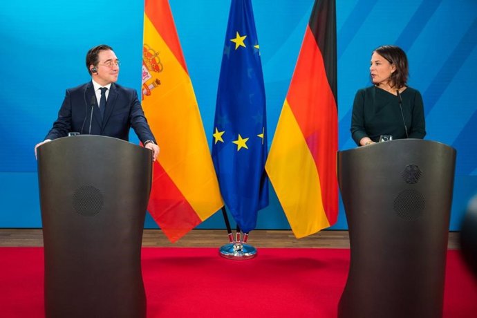 El ministro de Asuntos Exteriores, José Manuel Albares, y su homóloga de Alemania, Annalena Baerbock, durante su rueda de prensa en Berlín