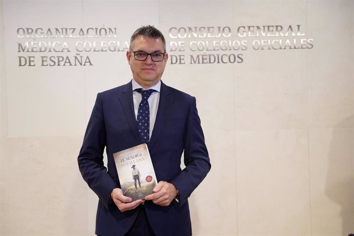 El médico rural Ángel Cabezas es premiado con el VIII premio de novela Albert Jovell.