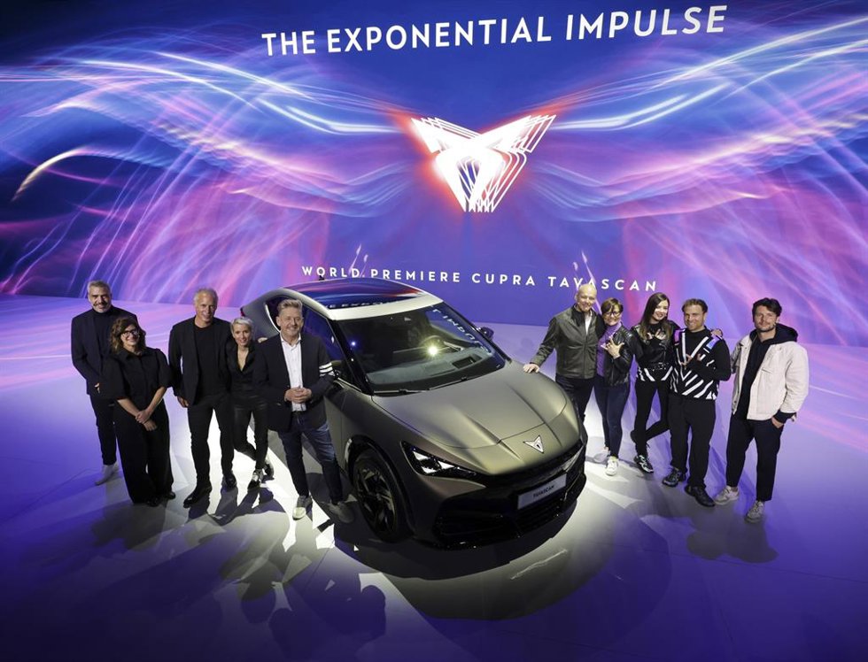 El equipo directivo de Cupra en la presentación del Cupra Tavascan.