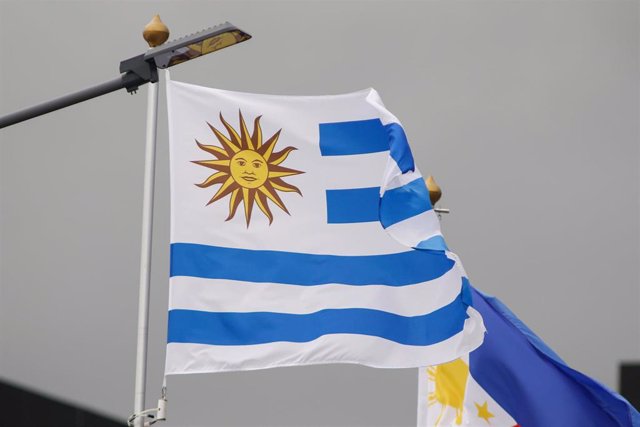 Archivo - Bandera nacional de Uruguay