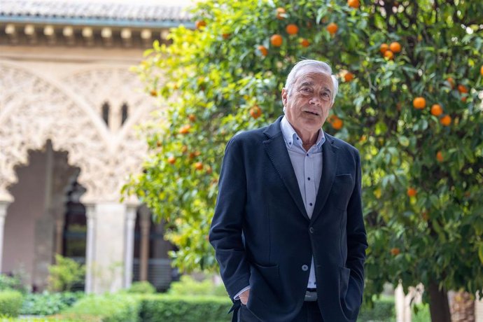Javier Sada, presidente de las Cortes de Aragón, en el patio de Santa Isabel del Palacio de La Aljafería