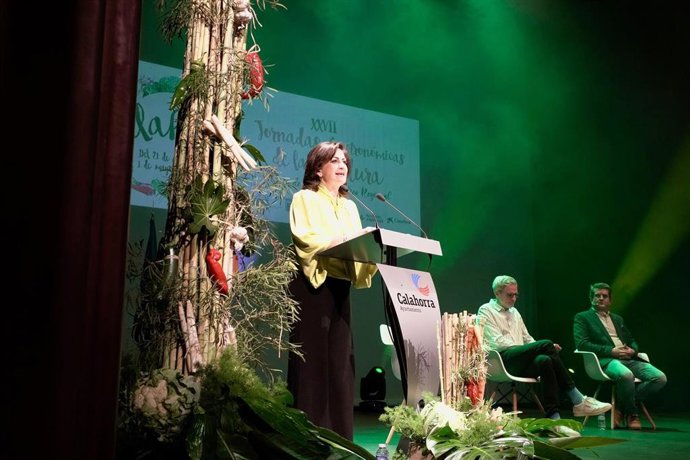La presidenta del Gobierno de La Rioja, Concha Andreu, ha participado en la inauguración de las XXVII jornadas gastronómicas de la verdura que se celebran en Calahorra