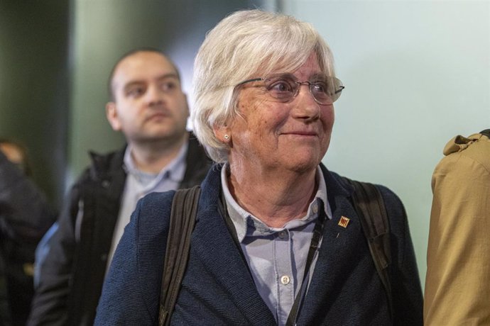 La exconsellera de Educación de la Generalitat Clara Ponsatí sale en libertad provisional de la Ciutat de la Justícia.