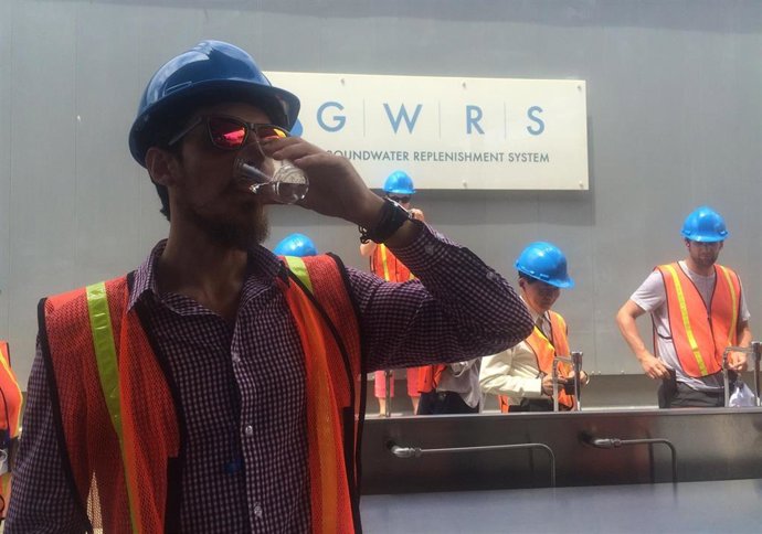 Demostración de que es posible beber este agua sin riesgo para la salud en la Planta de tratamiento de aguas del Groundwater Replenishment System
