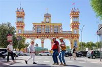 Rutas guiadas por el Real y una caseta del turista para acercar la Feria de Sevilla a los visitantes