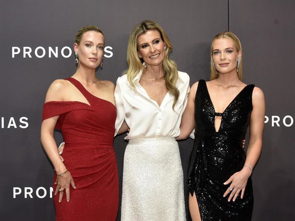 AMELIA Y ELIZA SPENCER EN EL DESFILE DE PRONOVIAS, BARCELONA