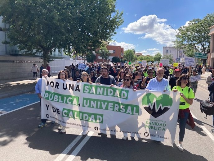 Cabeza de la concentración a las puerta del SES en Mérida concovada por la plataforma Extremadura por la Sanidad Pública.