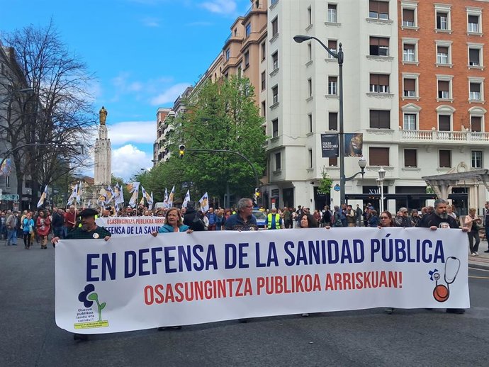 Miles de personas denuncian en Bilbao y Vitoria el "desmantelamiento" de Osakidetza y piden la dimisión de Sagardui