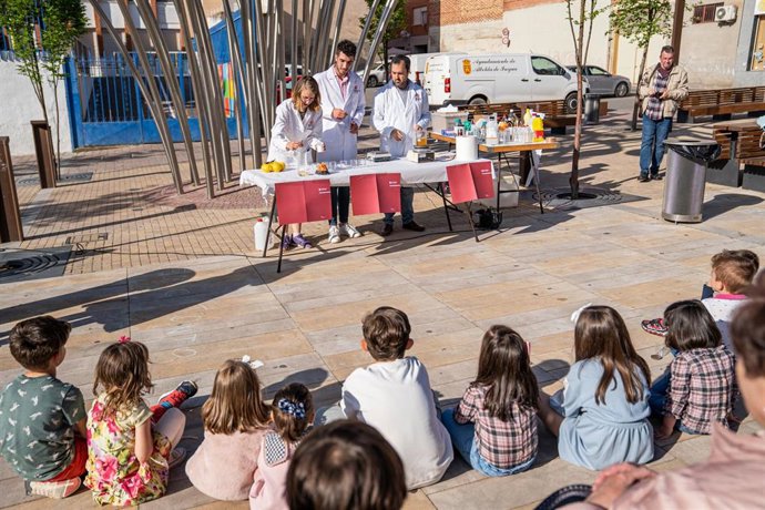 Archivo - Taller 'La química se mueve' realizado en Albelda