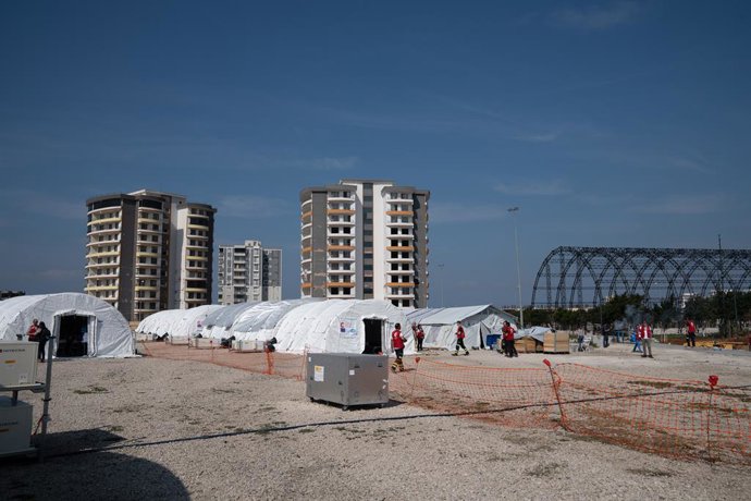 Archivo - Varias carpas del recinto donde se encuentra el hospital de campaña de la Agencia Española de Cooperación Internacional para el Desarrollo, a 23 de febrero de 2023, en Iskenderun, Turquía (España). El hospital de campaña del equipo START de la