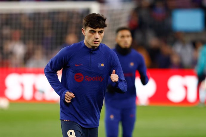 Archivo - Pedri Gonzalez of FC Barcelona warms up during the UEFA Europa League, knockout round play-off, football match played between FC Barcelona and Manchester United at Spotify Camp Nou stadium on February 16, 2023, in Barcelona, Spain.