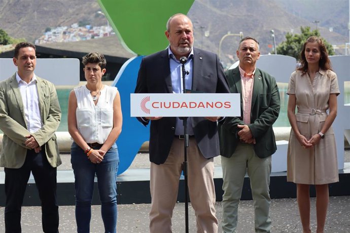 Enrique Arriaga presenta a su equipo para las elecciones a la Alcaldía de Santa Cruz de Tenerife