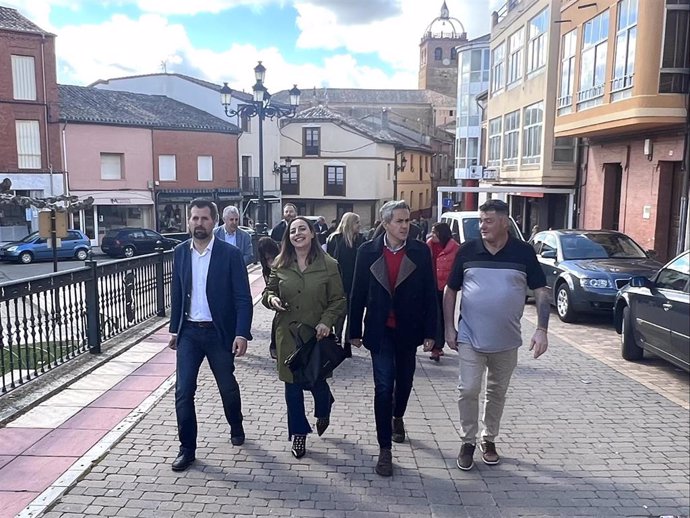 Visita de Pablo Zuloaga a Osorno y Frómista junto al resto de miembros del PSOE en Castilla y León.