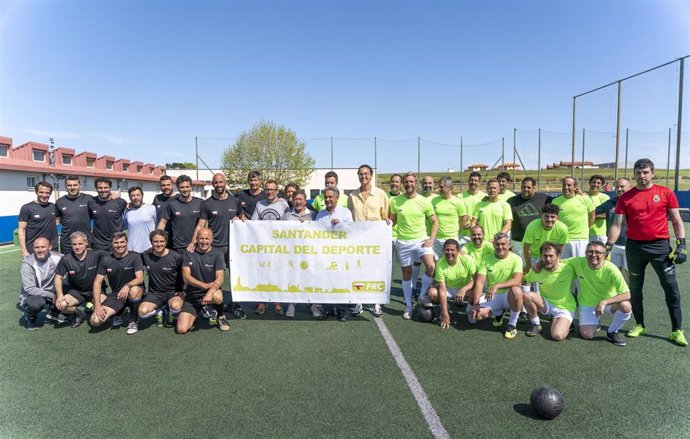 Archivo - Partido entre los amigos de Felipe Piña y los Gonzalo Colsa en La Albericia.