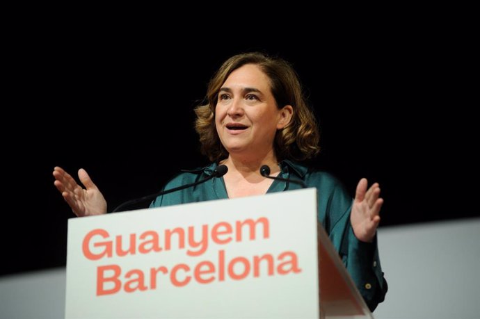 L'alcaldessa de Barcelona, Ada Colau, intervé durant un acte de precampanya de Barcelona En Comú, al Palau de Congressos, a 22 d'abril del 2023, a Barcelona