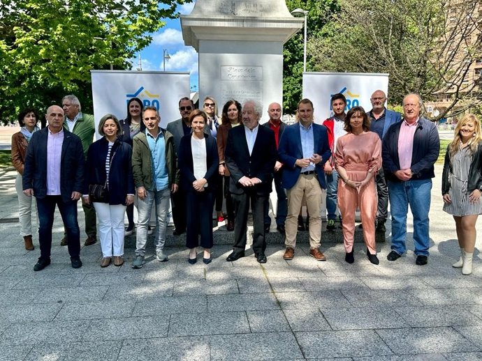 Dirigentes de Foro y miembros de la candidatura del partido en Avilés para las próximas elecciones del 28 de mayo