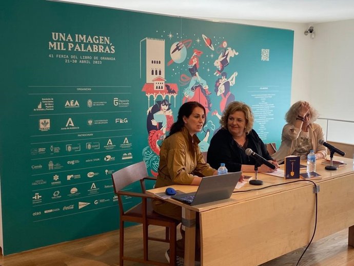 Presentación de 'Efeméride', segunda obra de la colección 'Teatro bajo la arena', que edita el Patronato Federico García Lorca, dependiente de la Diputación de Granada.