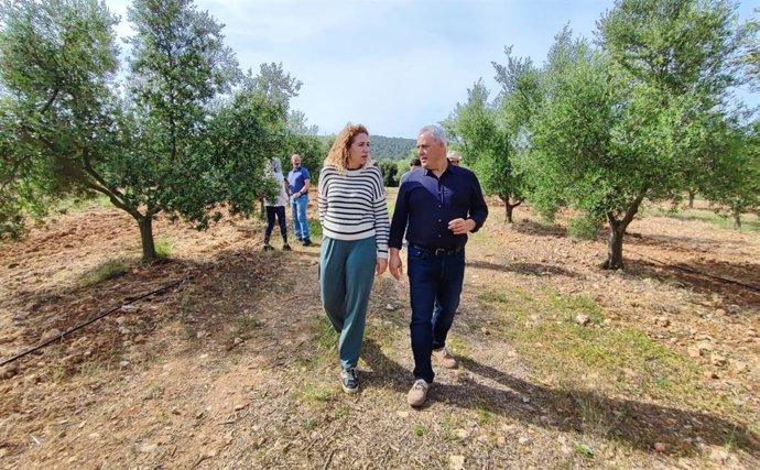 El candidato de MÉS per Mallorca al Consell, Jaume Alzamora, junto a la número dos de su candidatura, Catalina Inés Perelló
