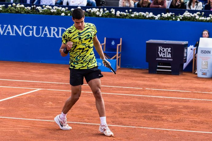 El tenista español Carlos Alcaraz gana al británico Daniel Evans en la semifinal del Barcelona Open Banc Sabadell-70 Trofeo Conde de Godó