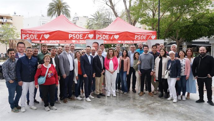 El candidato del PSOE a la presidencia del Consell de Ibiza, Josep Marí, y la cabeza de lista al Parlament por Ibiza, Pilar Costa, presentan los principales ejes de su programa para las elecciones de mayo