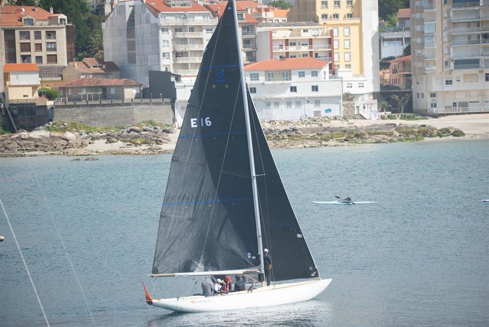 Imagen de el barco 'El Bribón, a 22 de abril de 2023, en Sanxenxo, Pontevedra, Galicia (España)