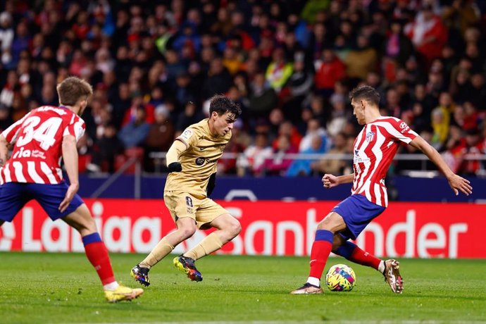 Archivo - Pedri Gonzalez of FC Barcelona in action during the spanish league, La Liga Santander, football match played between Atletico de Madrid and FC Barcelona at Civitas Metropolitano stadium on January 08, 2023, in Madrid, Spain.