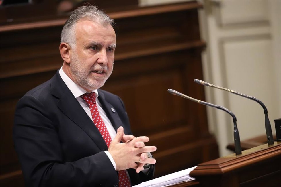 Archivo - El presidente de Canarias, Ángel Víctor Torres, comparece en el Parlamento de Canarias