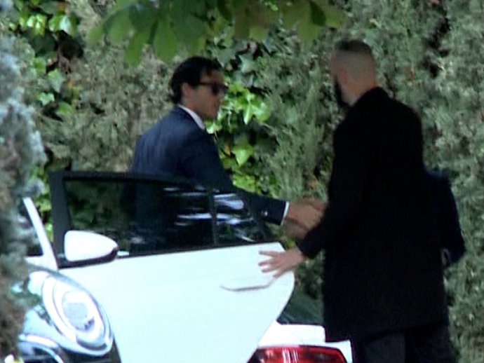 ÍÑIGO ONIEVA LLEGA A PUERTA DE HIERRO PARA CELEBRAR LA 'PETICIÓN DE MANO'