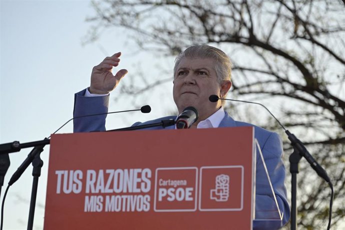 El secretario general del PSOE de la Región de Murcia y candidato a la presidencia de la Comunidad Autónoma, Pepe Vélez, en la presentación candidatura de Manuel Torres a la alcaldía de Cartagena