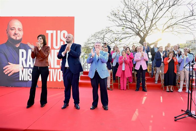 El secretario general PSRM y candidato a la presidencia de la Comunidad Autónoma, Pepe Vélez, y la ministra de Ciencia e Innovación, Diana Morant, asisten al acto de presentación de la candidatura de Manuel Torres a la alcaldía de Cartagena