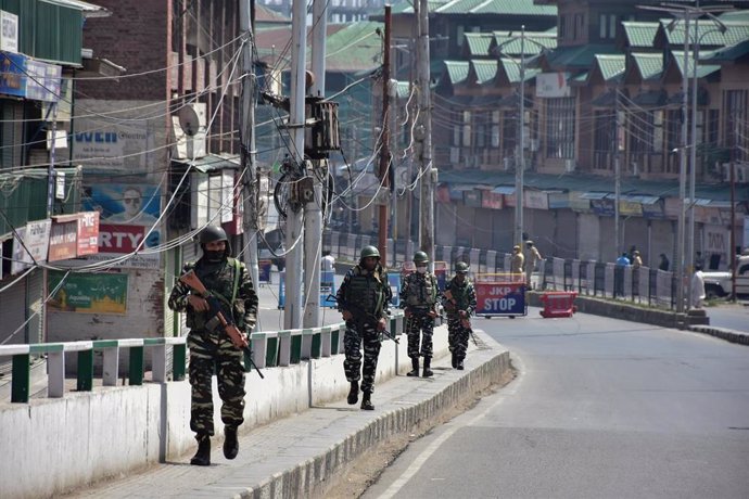 Archivo - Paramilitares de India en la ciudad de Srinagar, situada en la región de Cachemira