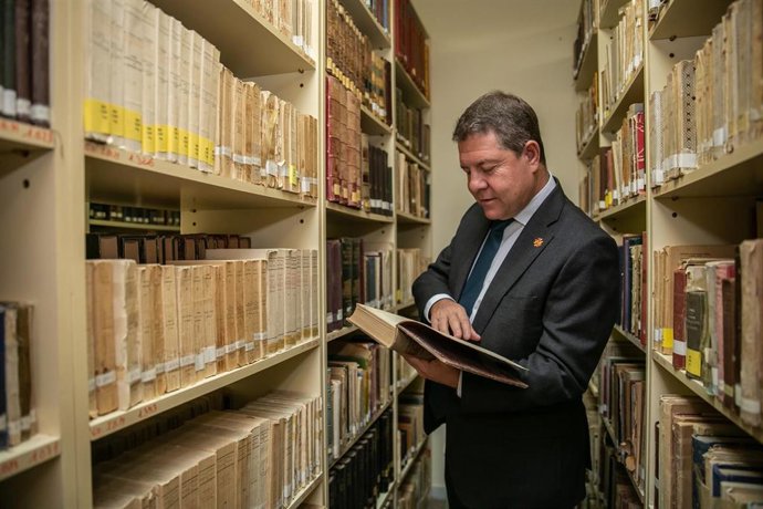 Archivo - El presidente autonómico, Emiliano García-Page, inaugura en Guadalajara, la remodelación del IES Brianda de Mendoza