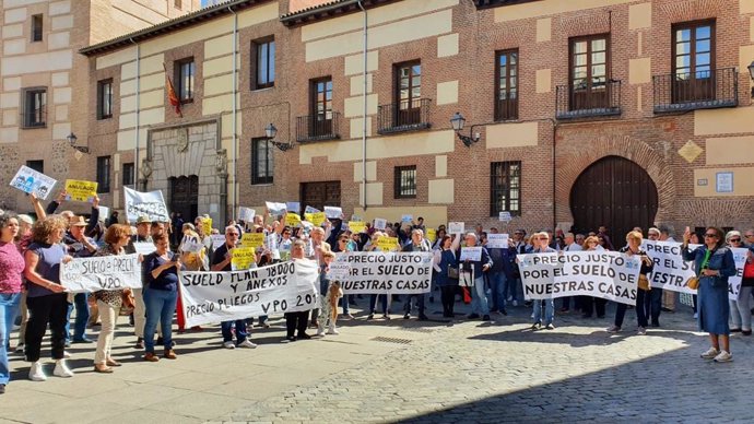 Manifestación en la  Plaza de la Villa por el Plan 18.000