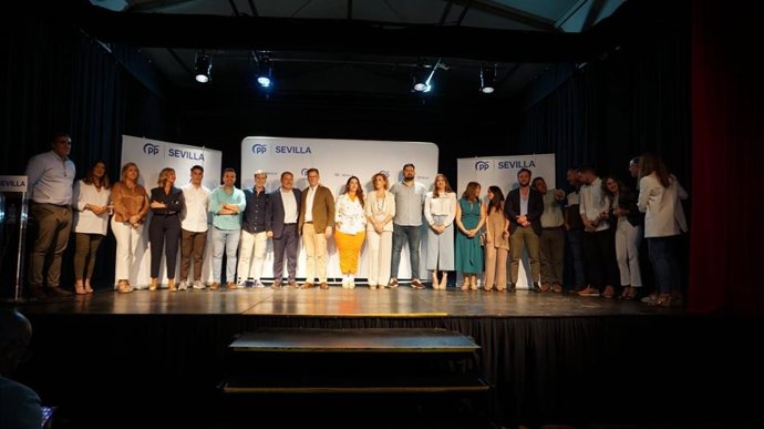 El presidente del PP de Sevilla, Ricardo Sánchez, ha respaldado a Domingo Delgado, alcalde de Burguillos, que opta a la reelección en las próximas elecciones municipales del 28 de mayo.