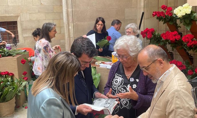 El presidente Pere Aragons en el Pati de Carruatges del Palau de la Generalitat