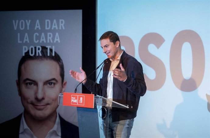 La ministra de Defensa, Margarita Robles, interviene en un acto para arropar al candidato socialista para la alcaldía de Coslada, en el Centro Cultural Margarita Nelken, a 22 de abril de 2023, en Coslada, Madrid (España). Margarita Robles arropa en este