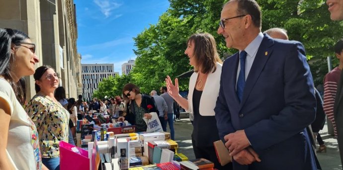 El consejero de Cultura del Gobierno de Aragón, Felipe Faci, en la inauguración del Día del Libro
