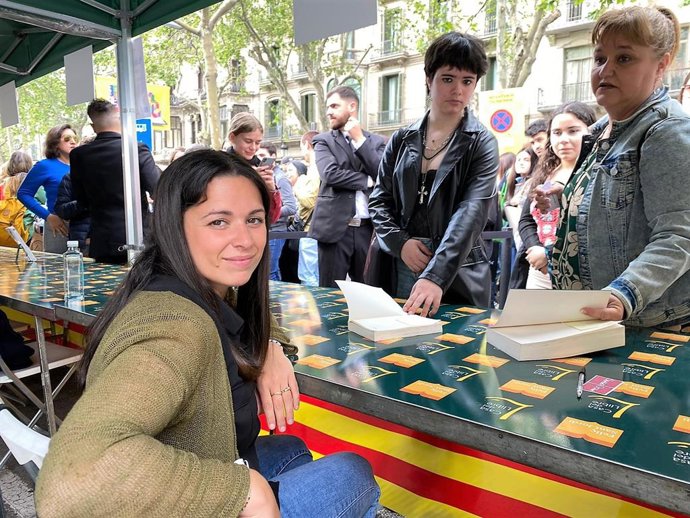 Kellen signant llibres