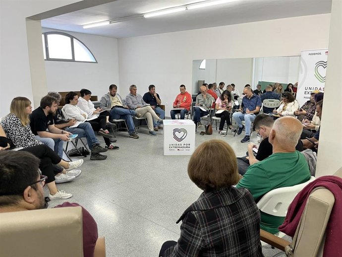 Encuentro programático de Unidas por Extremadura en la Casa de la Cultura de Nueva Ciudad en Mérida.