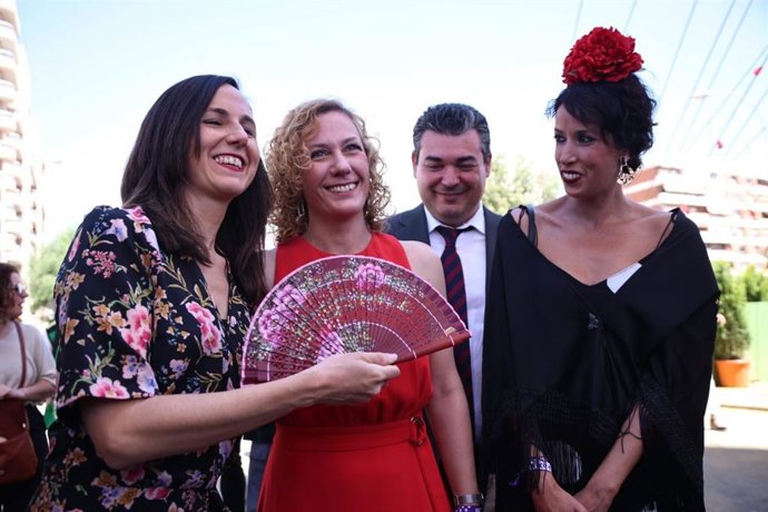 La secretaria general de Podemos y ministra de Derechos Sociales y Agenda 2030, Ione Belarra,  la candidata de Podemos-IU para la Alcaldía de Sevilla, Susana Hornillo; la coordinadora autonómica de Podemos Andalucía y diputada, Martina Velarde