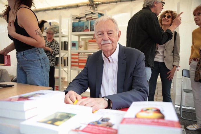 El escritor barcelonés Eduardo Mendoza