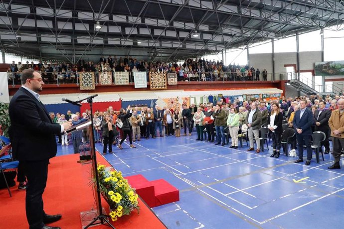 El presidente del Principado, Adrián Barbón, en Vegadeo