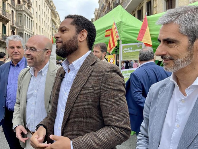 Buxadé, Garriga y De Oro-Pulido paseando en Sant Jordi