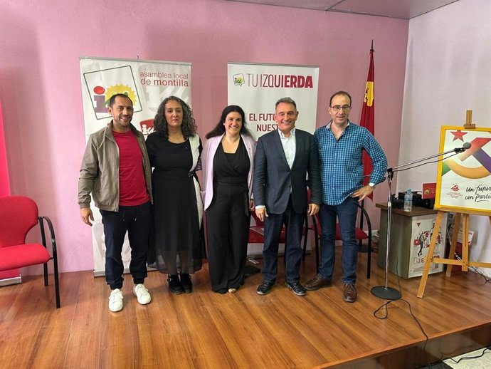 Enrique Santiago, dirigente de IU y secretario general del PCE, en un acto de partido de IU